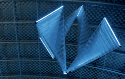 En este momento estás viendo Extraño objeto volador se mueve por el aire doblándose sobre sí mismo